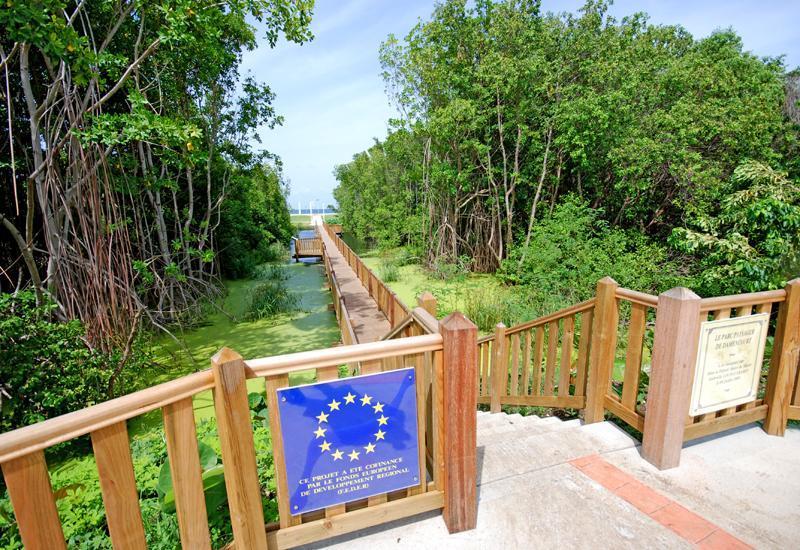 Le Moulin De La Baie Piscine Vue Mer Льо Мул Екстериор снимка