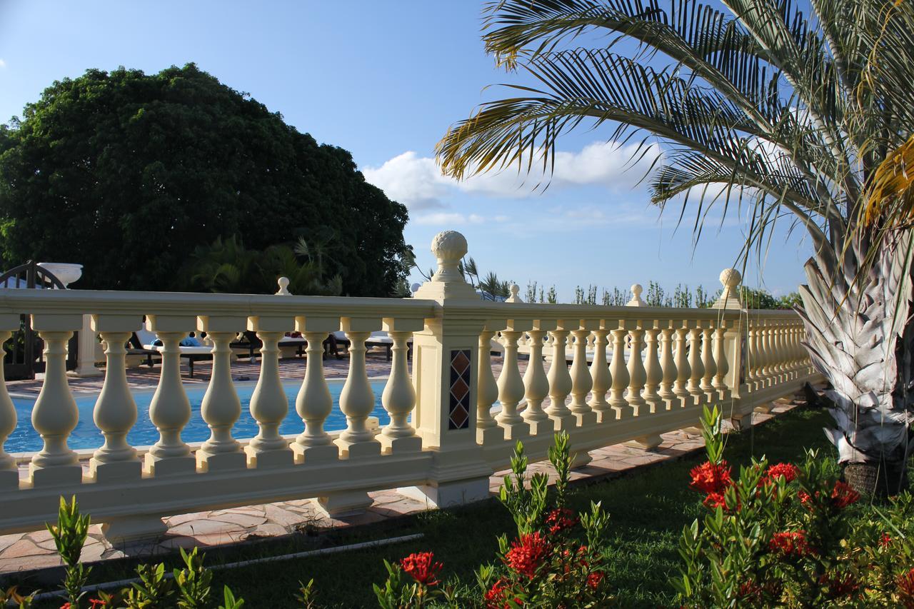 Le Moulin De La Baie Piscine Vue Mer Льо Мул Екстериор снимка